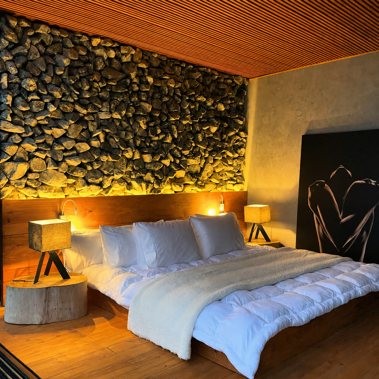 Quarto de pedra com acabamento rústico e detalhes em madeira